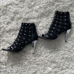 ✨MICHAEL KORS SHERRY STUDDED ANKLE BOOTS